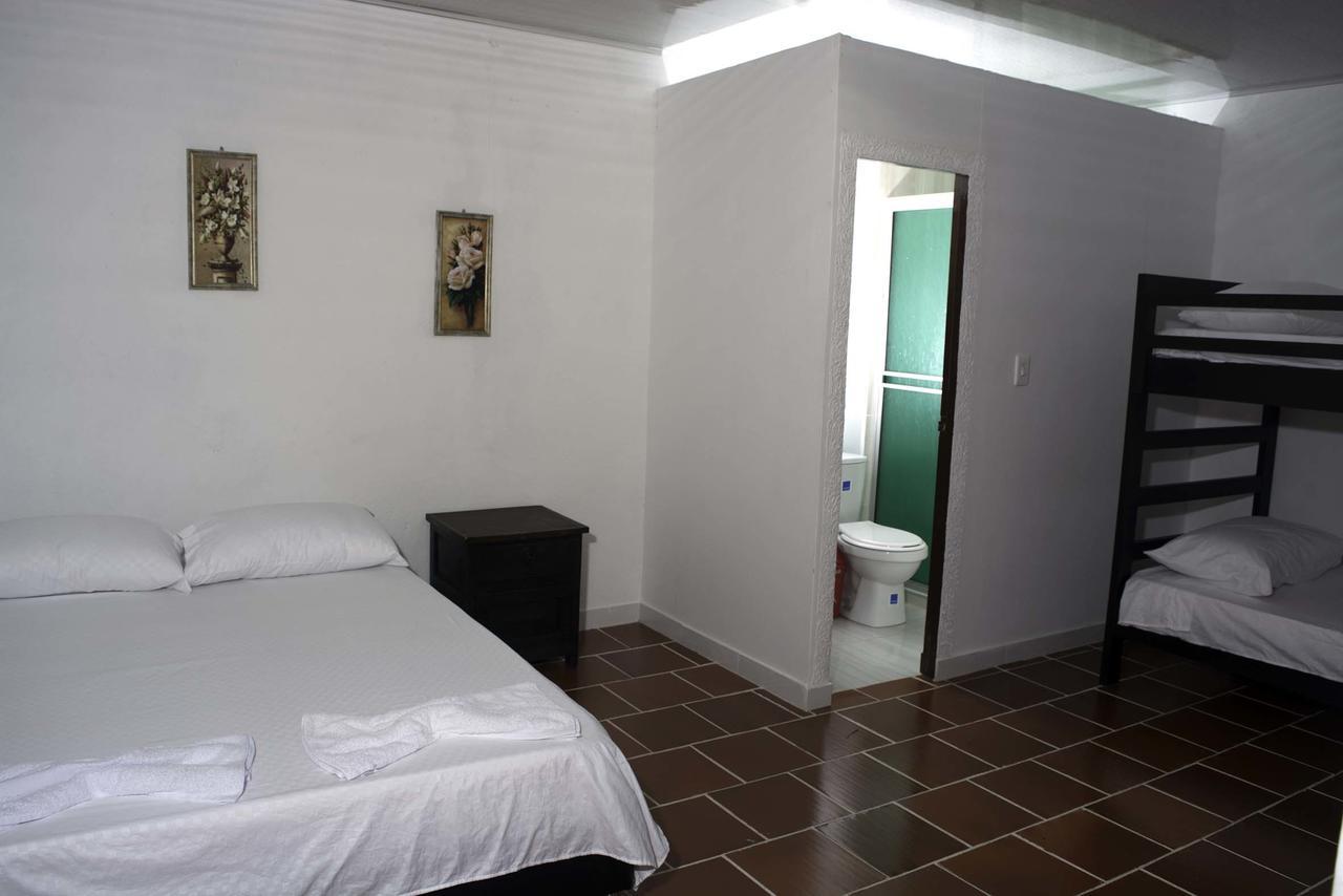 Hostal El Ruby วิลญาเวียคา ภายนอก รูปภาพ