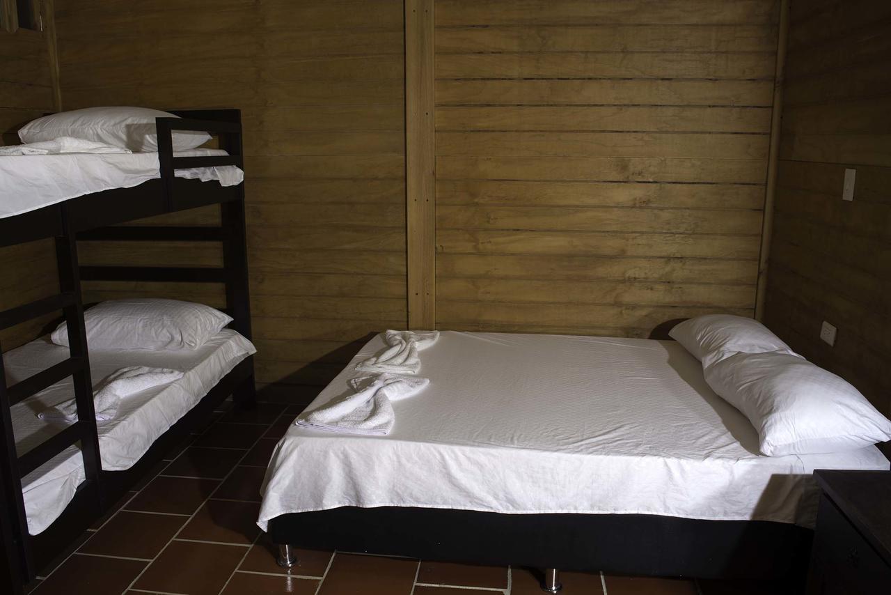 Hostal El Ruby วิลญาเวียคา ภายนอก รูปภาพ