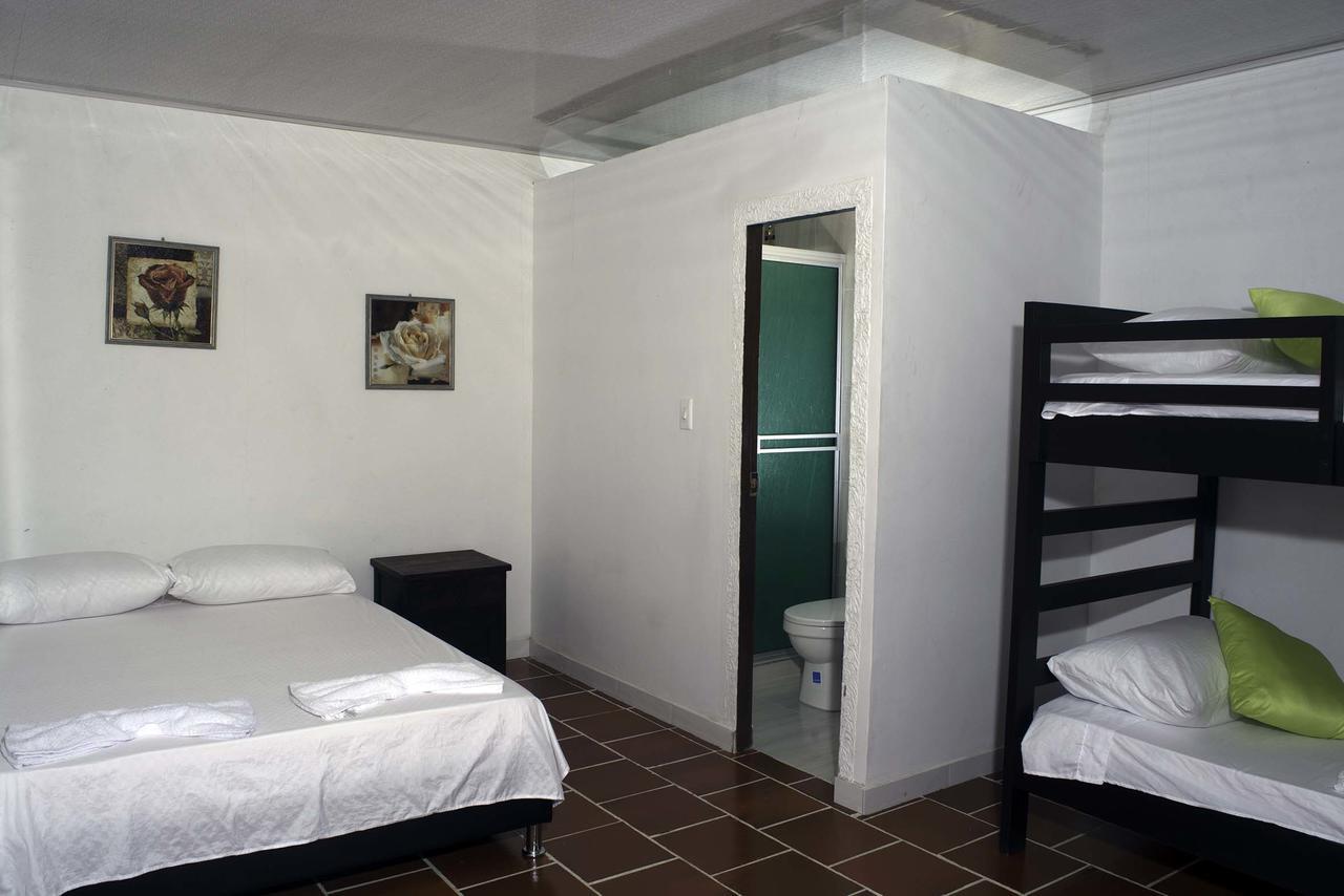 Hostal El Ruby วิลญาเวียคา ภายนอก รูปภาพ