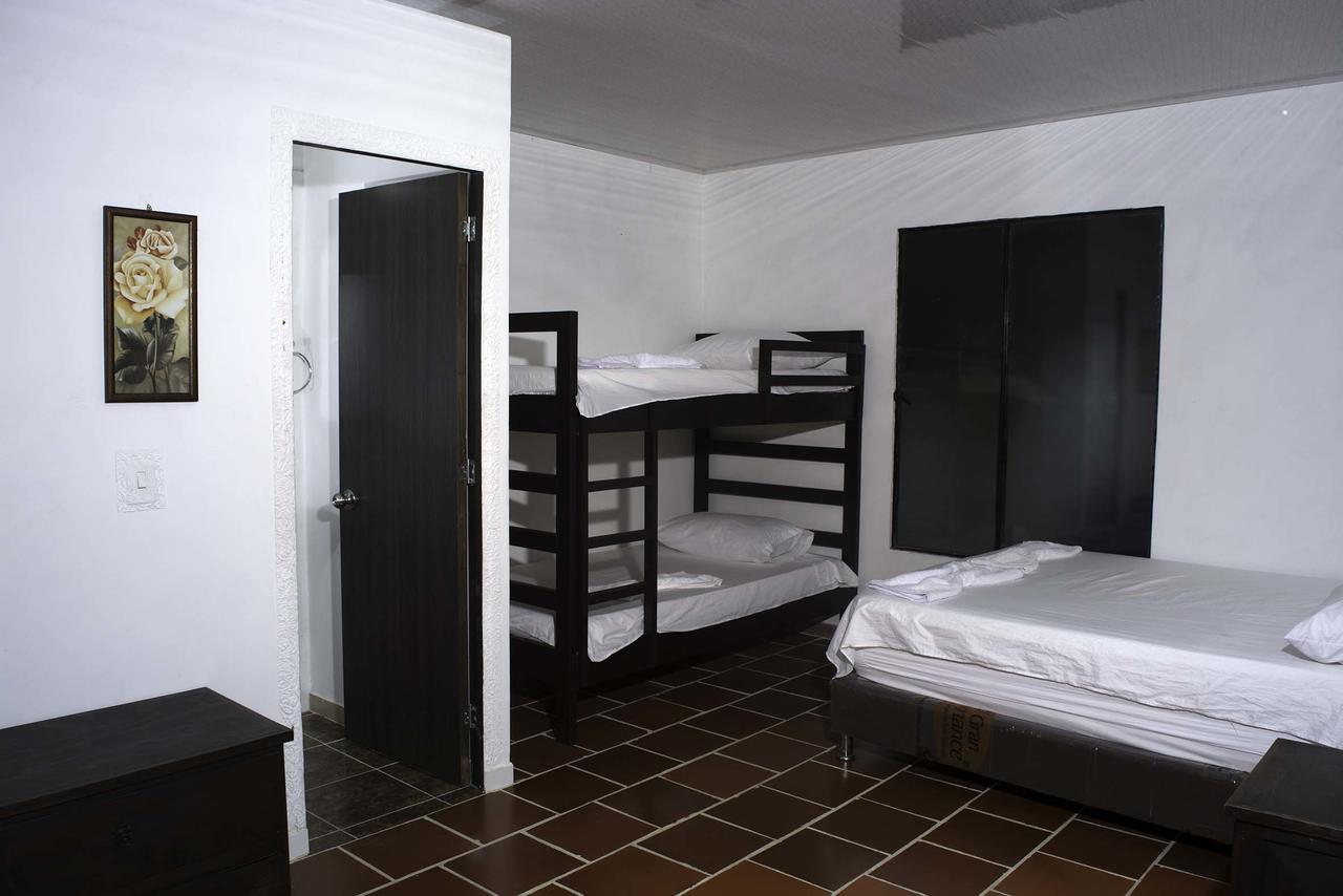 Hostal El Ruby วิลญาเวียคา ภายนอก รูปภาพ