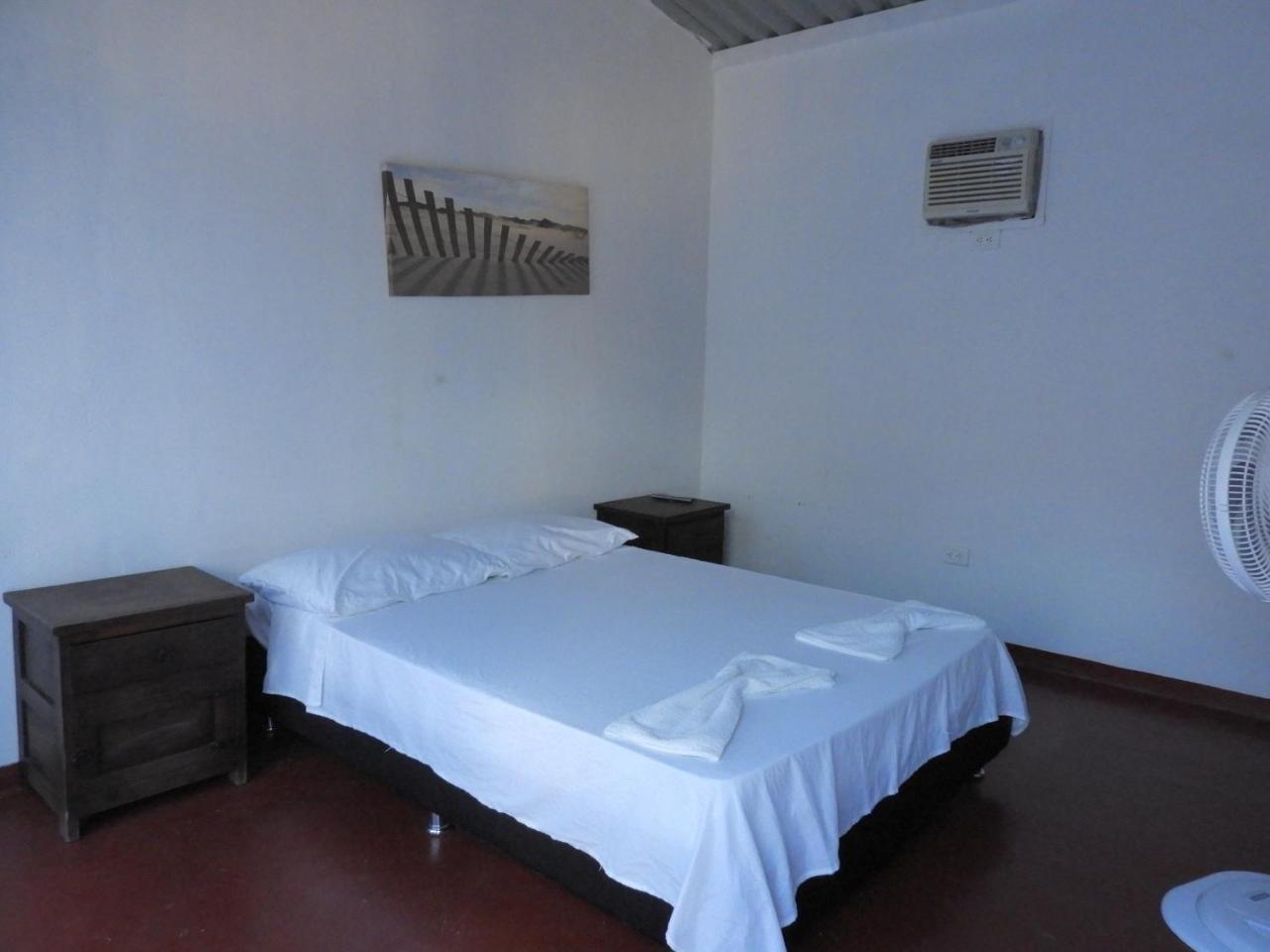 Hostal El Ruby วิลญาเวียคา ภายนอก รูปภาพ