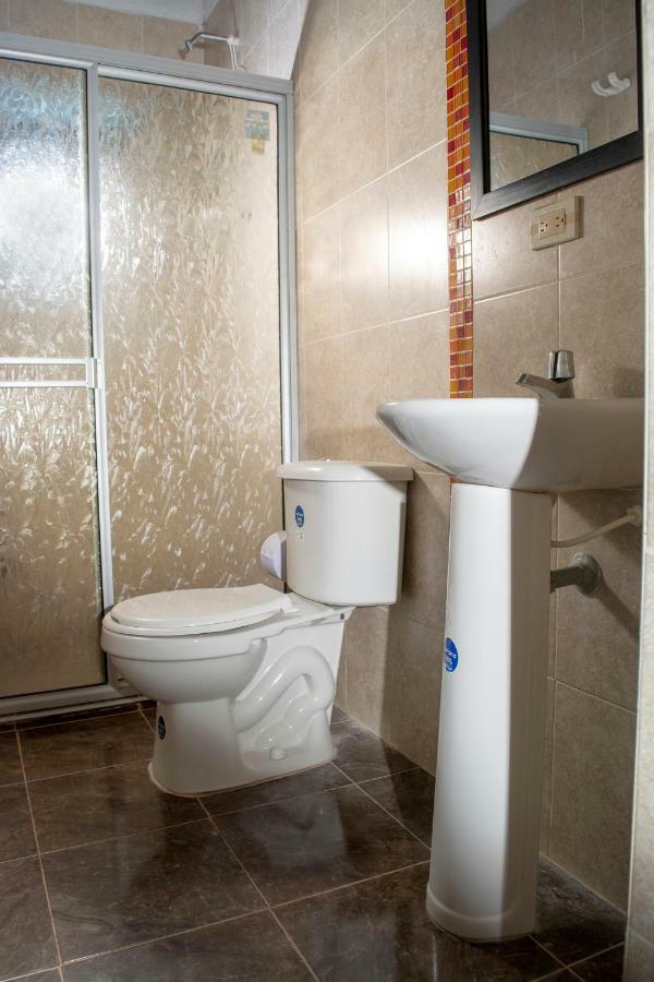 Hostal El Ruby วิลญาเวียคา ภายนอก รูปภาพ