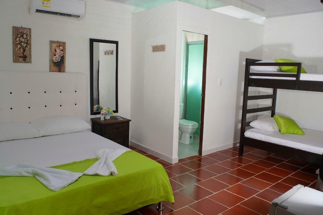 Hostal El Ruby วิลญาเวียคา ภายนอก รูปภาพ