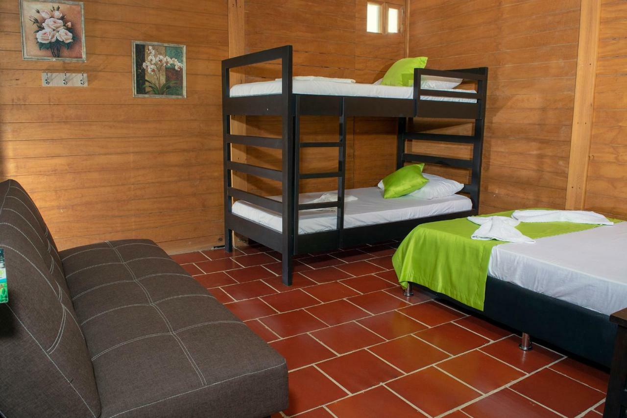 Hostal El Ruby วิลญาเวียคา ภายนอก รูปภาพ